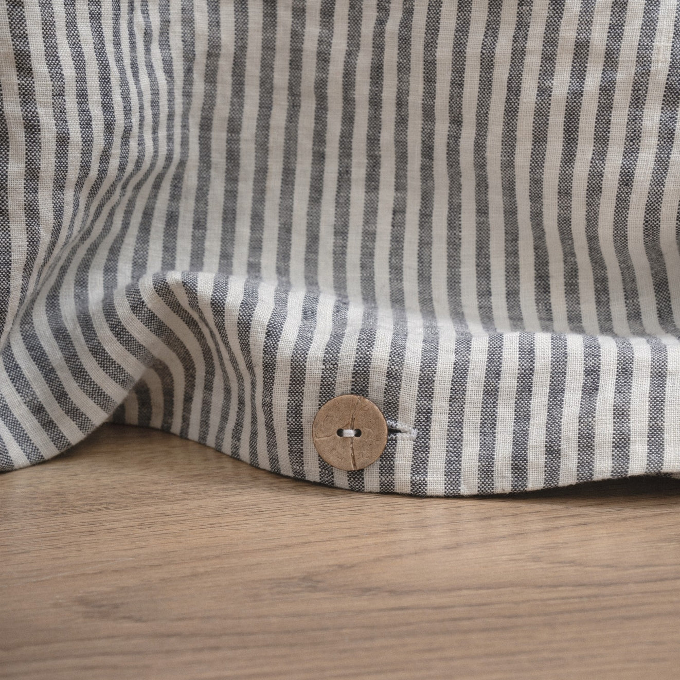 Pellava pussilakanasetti - Thin Black Stripes (Parivuode) - Linen Tales