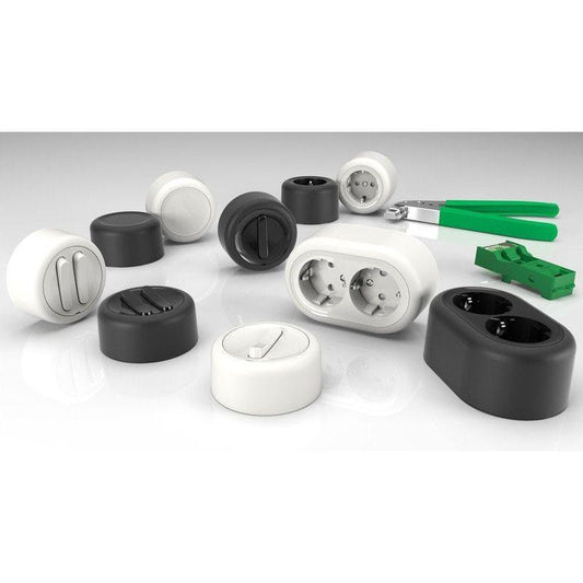 Pistorasia Schneider Electric Renova maadoitettu musta-3606481142306