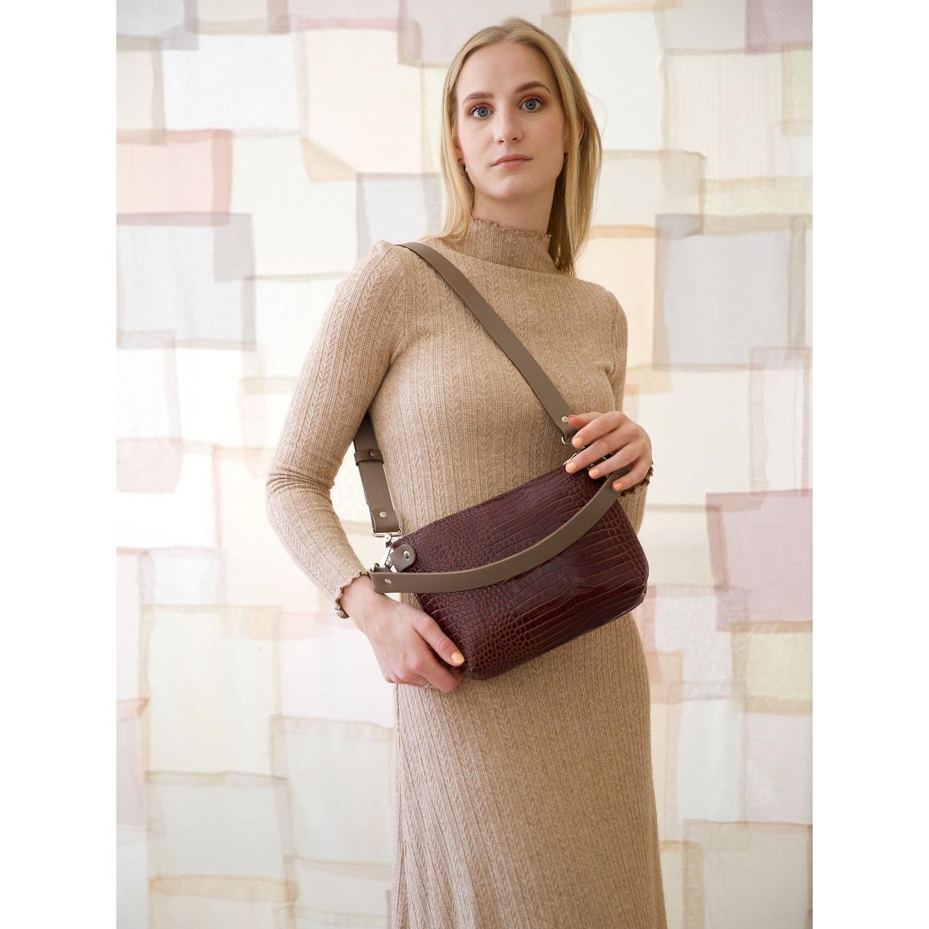 TOMMY leather bag with two handles - Crocodile pattern