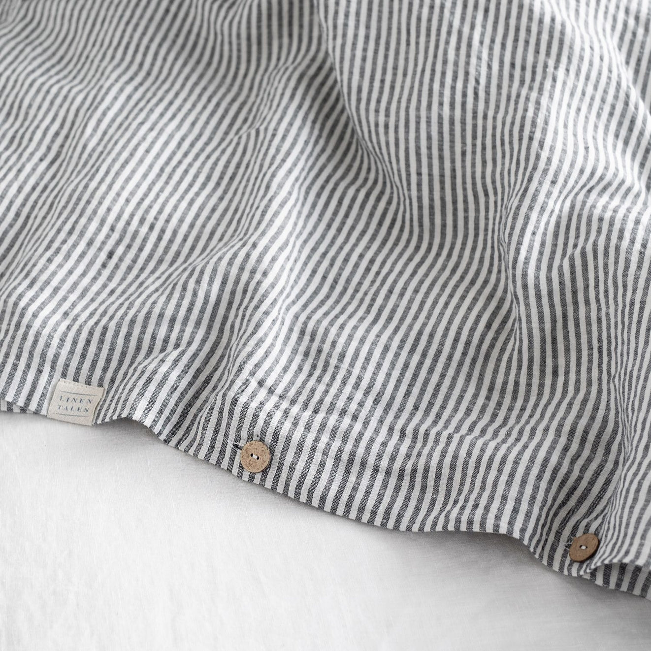 Pellava pussilakanasetti - Thin Black Stripes (Parivuode) - Linen Tales