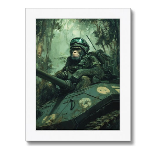 Apina ajaa tankkia (13*18cm) valkoisella kehyksellä