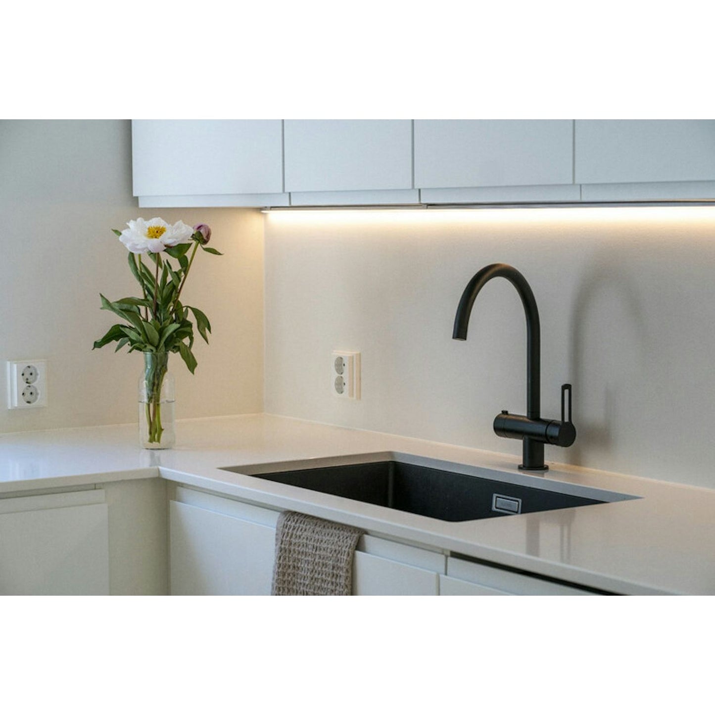 VALOPROFIILI/-NAUHA BASE 24V 4,8W/M IP20 24V 4000K 5m