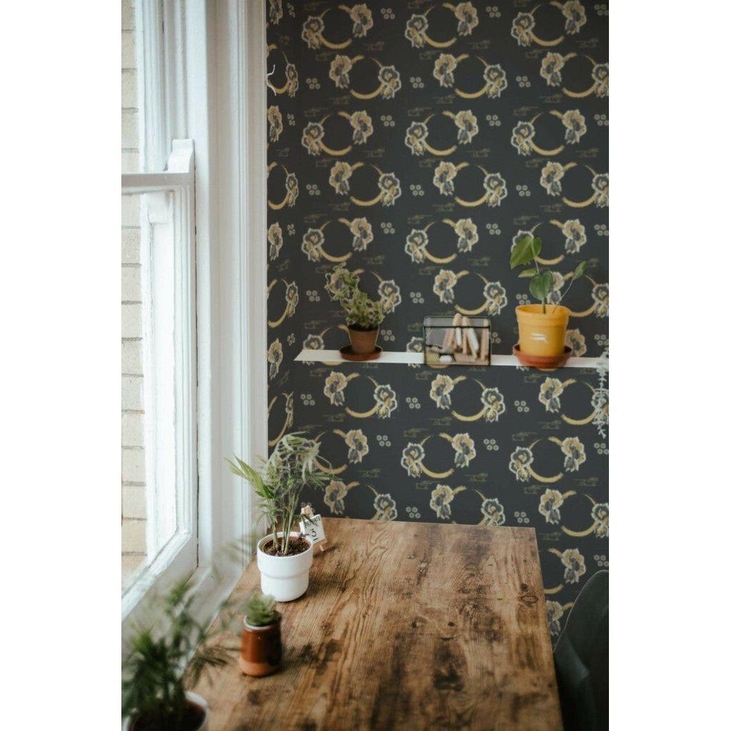 Black and gold color fish abstrac (itseliimautuva) - Kotikauppa