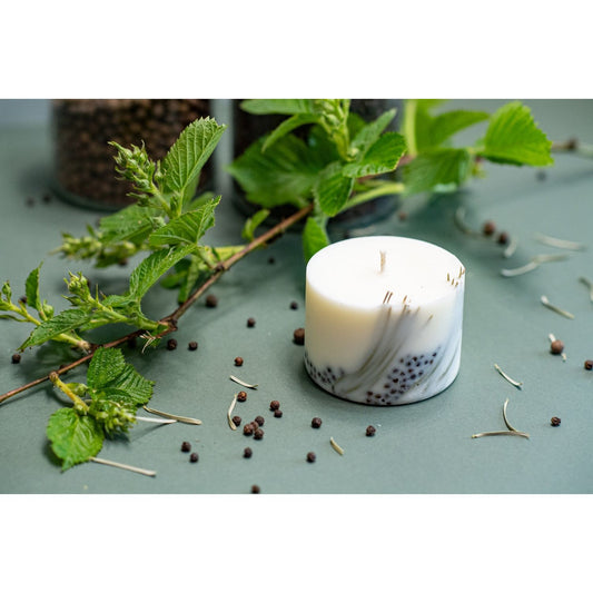 Käsintehty soijavahakynttilä katajan tuoksulla