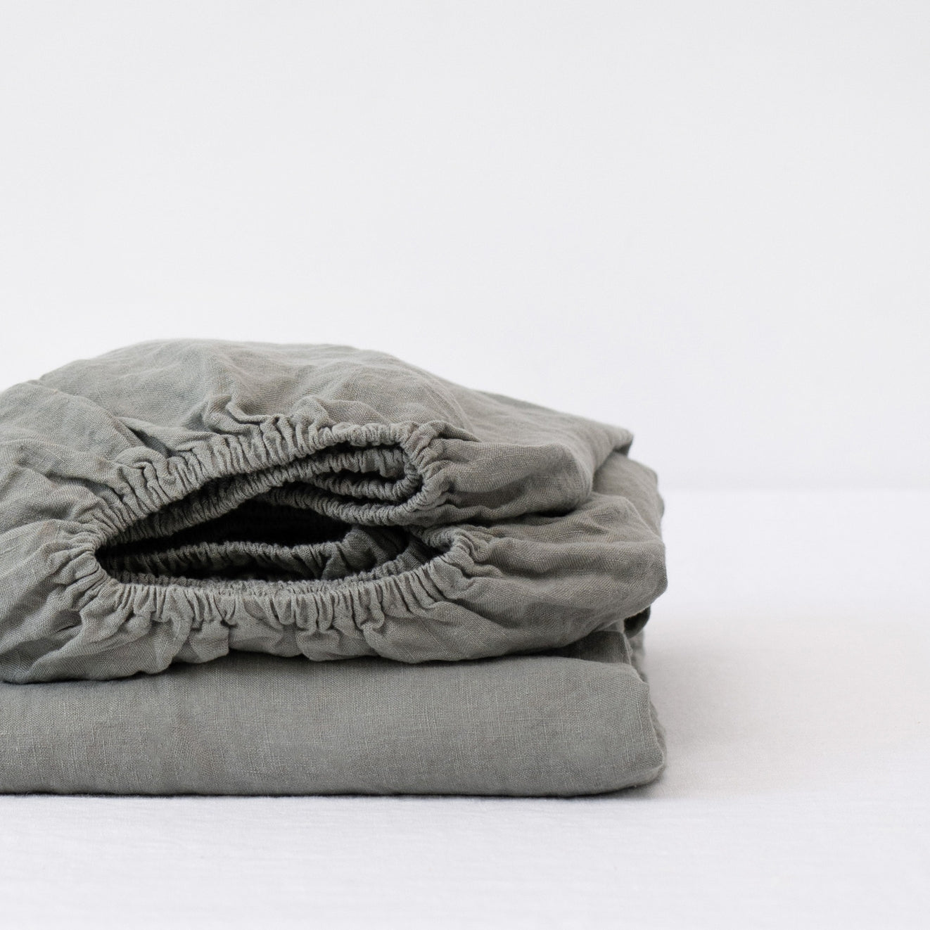 Pellavainen muotoonommeltu aluslakana Khaki (180x200x30 cm) - Linen Tales