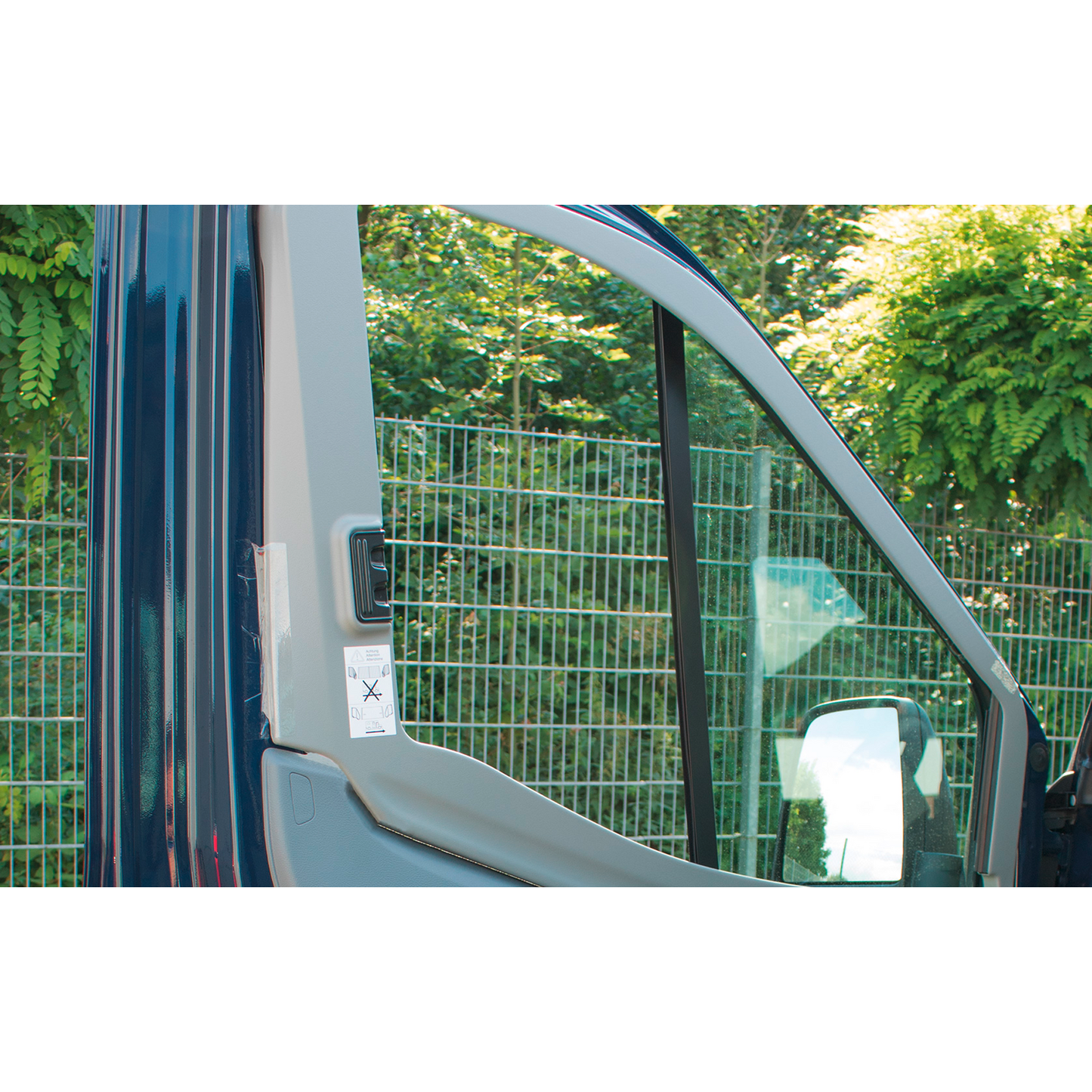 Remis ohjaamon pimennysverho REMIfront IV vasen sivuikkuna Ford Transit Customiin (malli V362) 2012–2017