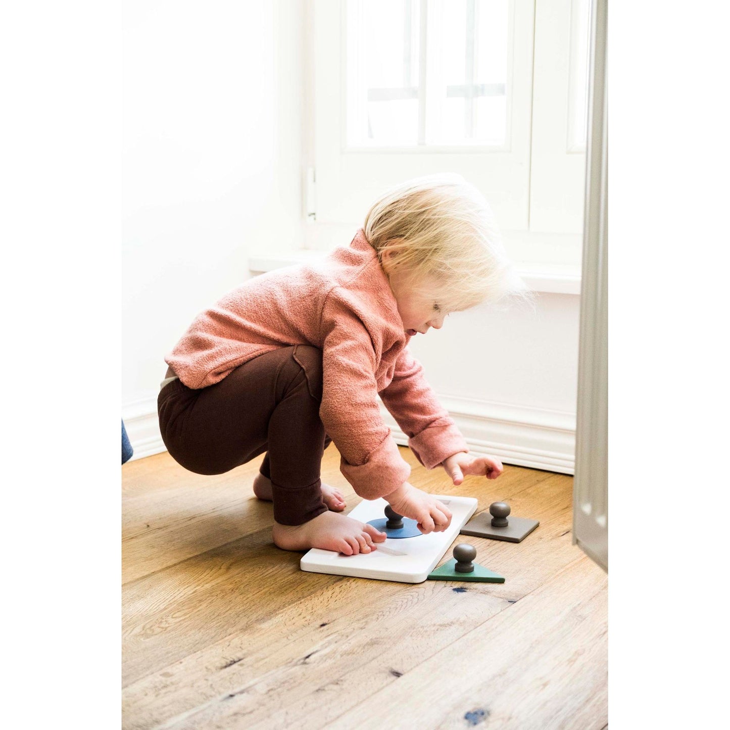 Solid Montessori Wood Shape Puzzle - Triangle, Circle, and Square - Kotikauppa