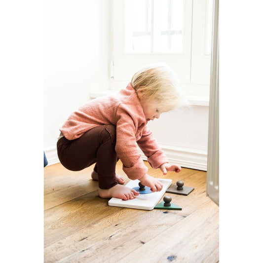 Solid Montessori Wood Shape Puzzle - Triangle, Circle, and Square - Kotikauppa