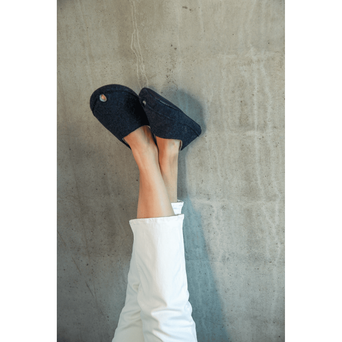 TOKU Budapest Slippers - Dark grey