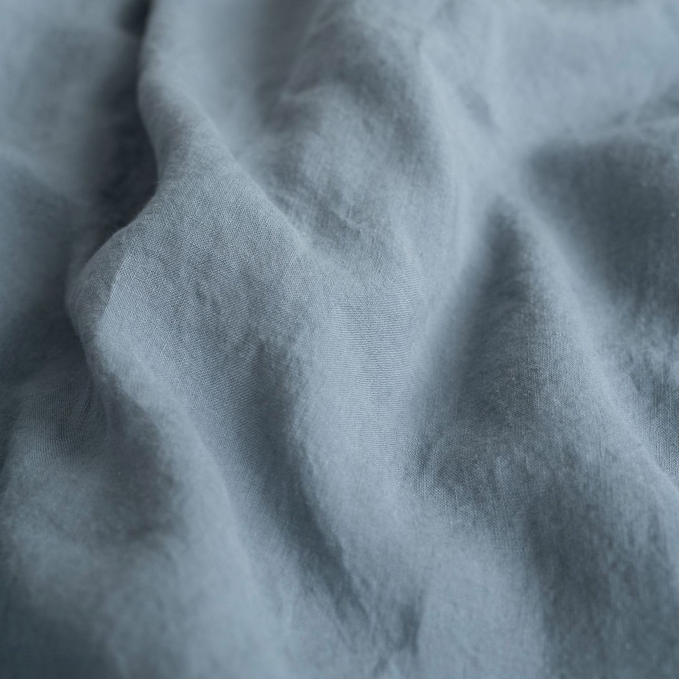 Pellavainen muotoonommeltu aluslakana Blue Fog (180x200x30 cm) - Linen Tales