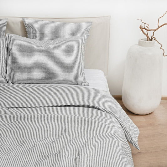 Pellava pussilakanasetti - Thin Black Stripes (Parivuode) - Linen Tales