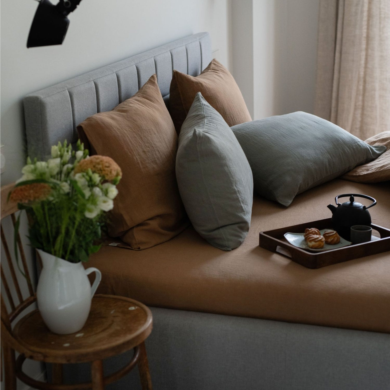 Pellavainen muotoonommeltu aluslakana Camel (160x200x30 cm) - Linen Tales