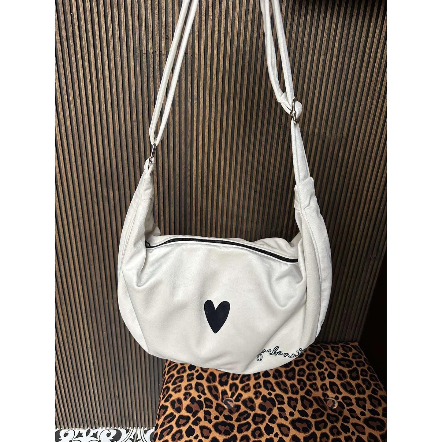 Hobo Bag Heart - White