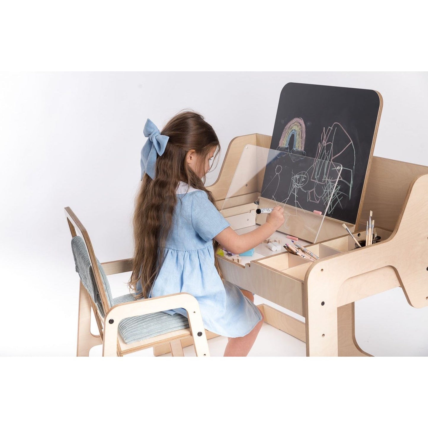 Multisensory Art Table/Desk Luula