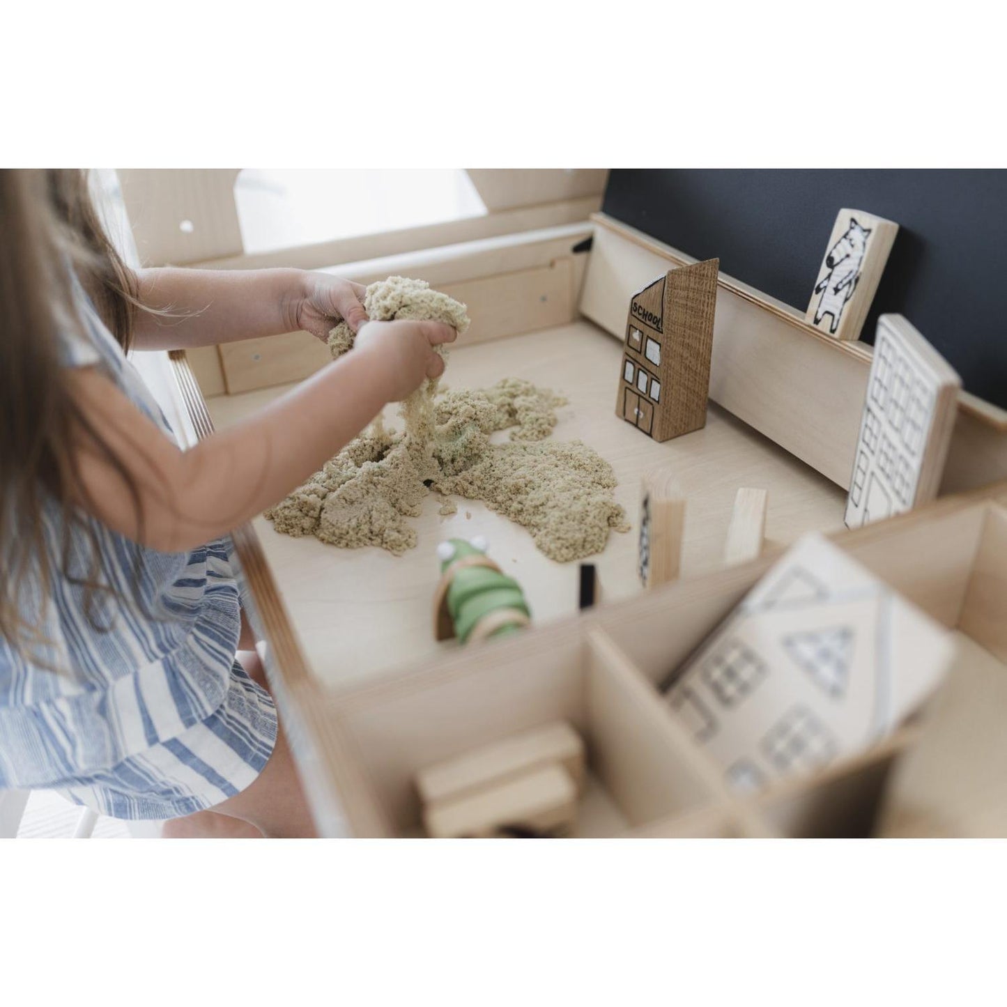 Multisensory Art Table/Desk Luula