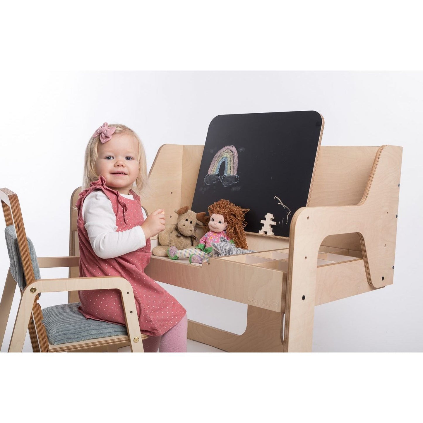 Multisensory Art Table/Desk Luula