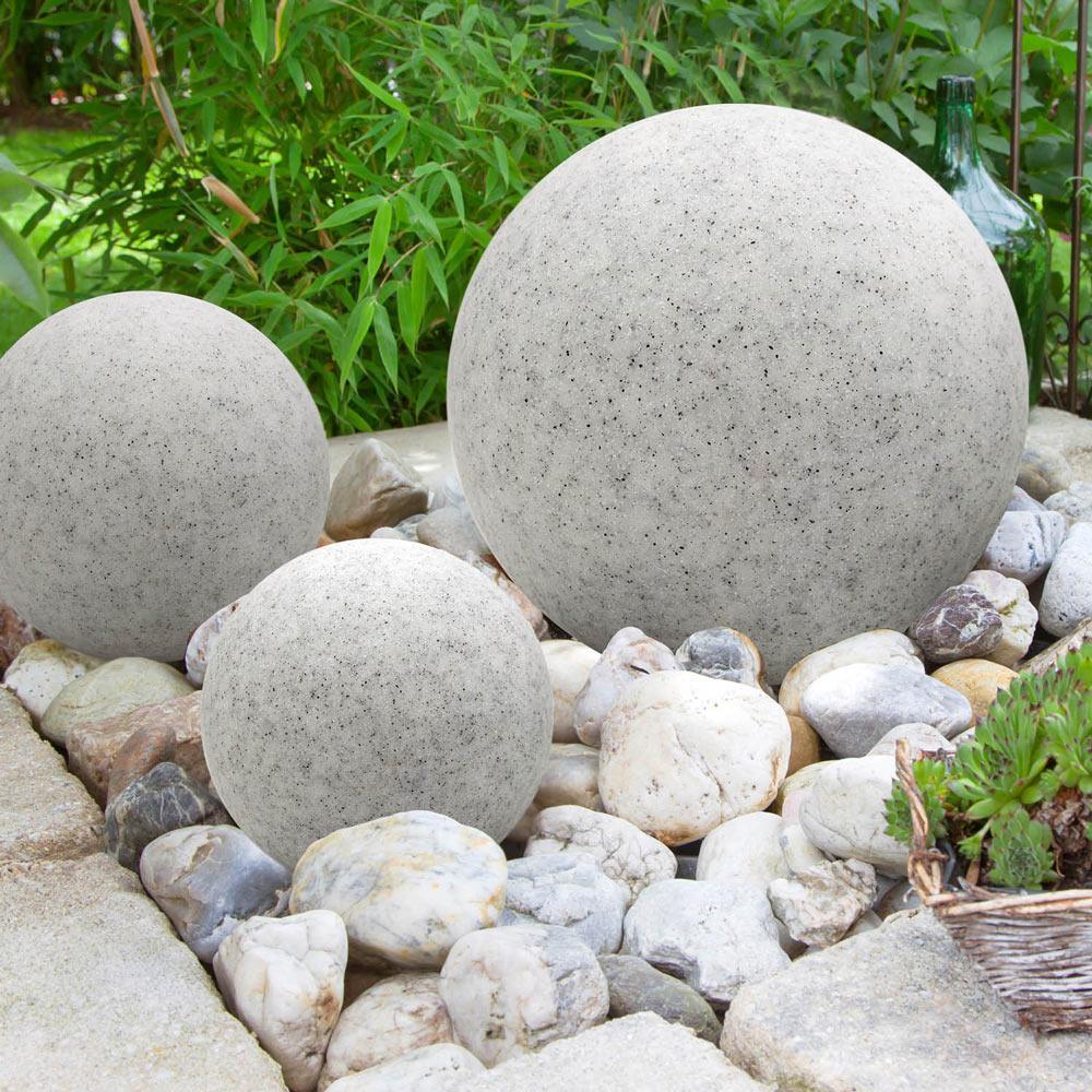 GARDEN BALL pallovalaisin sisä/ulkokäyttöön IP65, pistotulpalla (3 eri kokoa)