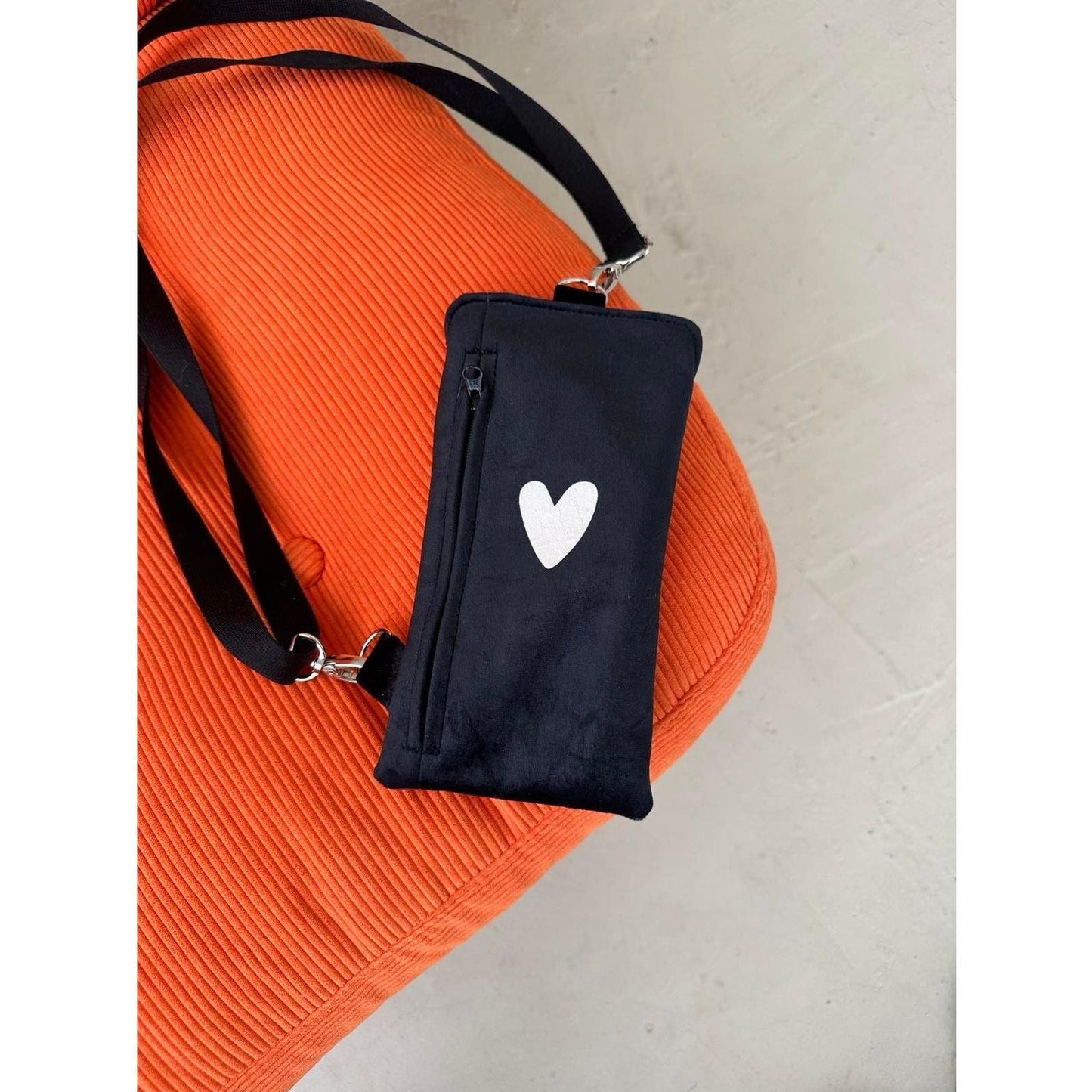 Phone Bag Heart - Black