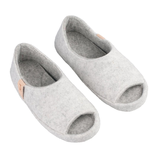 TOKU Bern Slippers - White