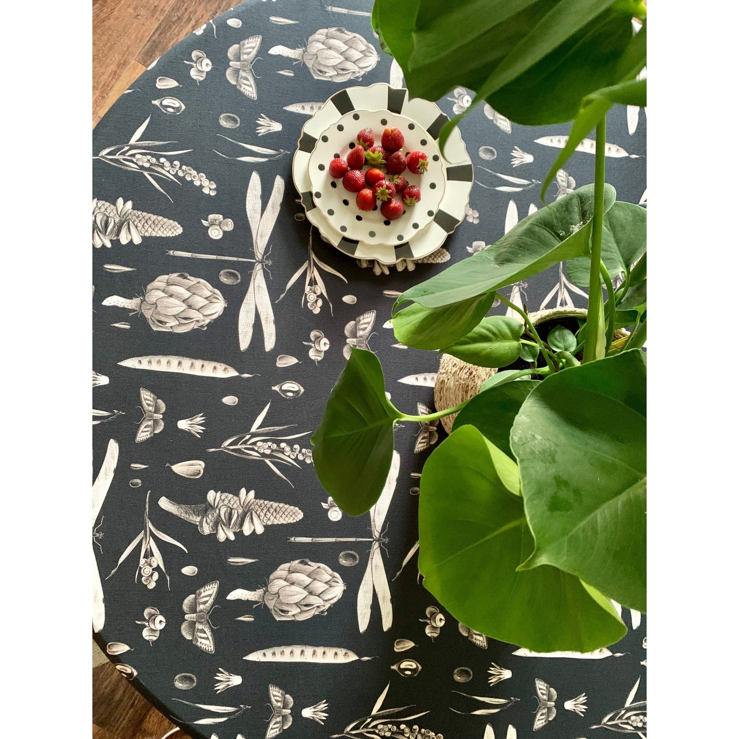 Round Tablecloth - Seeds Carbon