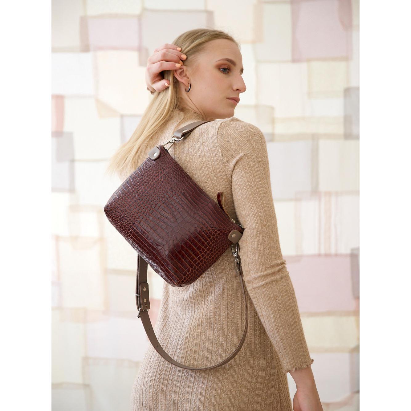 TOMMY leather bag with two handles - Crocodile pattern