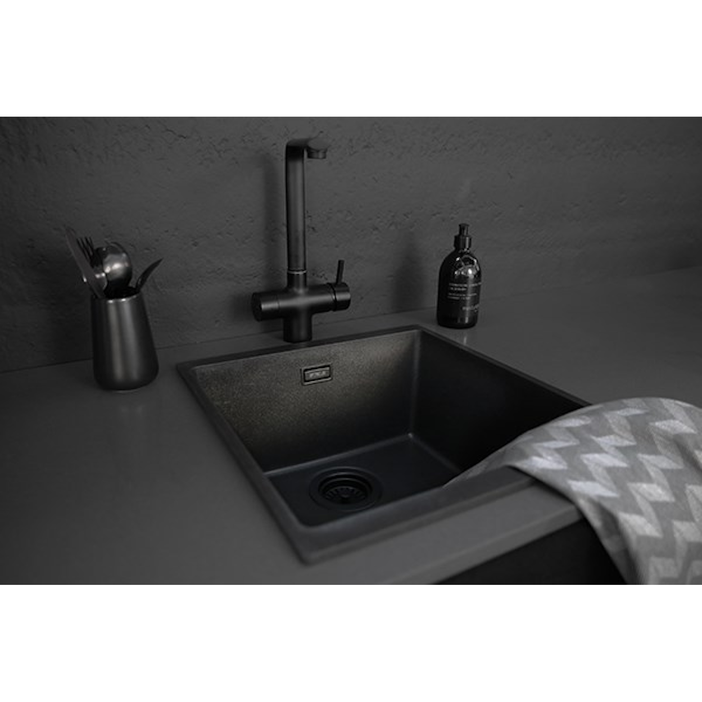 KEITTIÖALLAS STALA ESSENT CEG-E40B