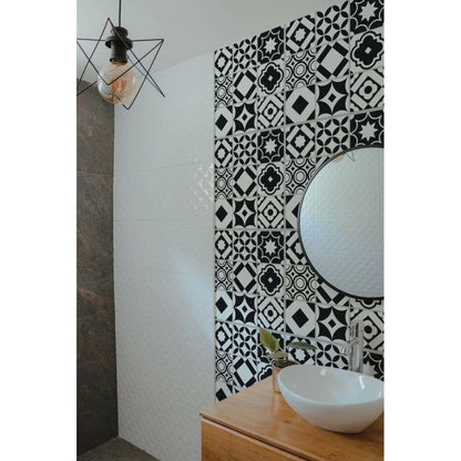 Black and white tile (itseliimautuva) - Kotikauppa