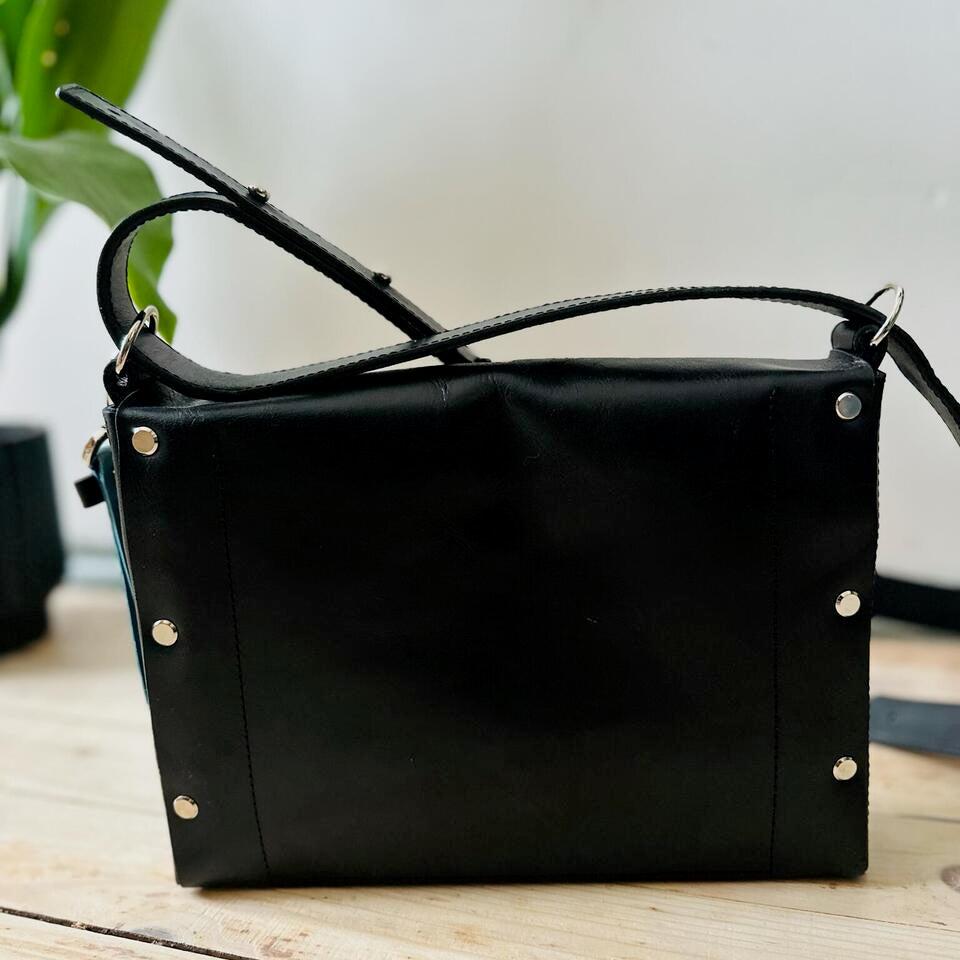 Crossbody nahkalaukku KOKUKA (useita eri värejä) *iso koko* - Kotikauppa