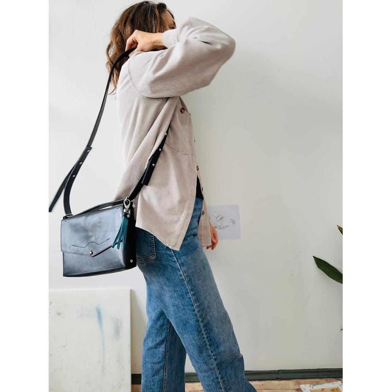 Crossbody nahkalaukku KOKUKA (useita eri värejä) *iso koko* - Kotikauppa