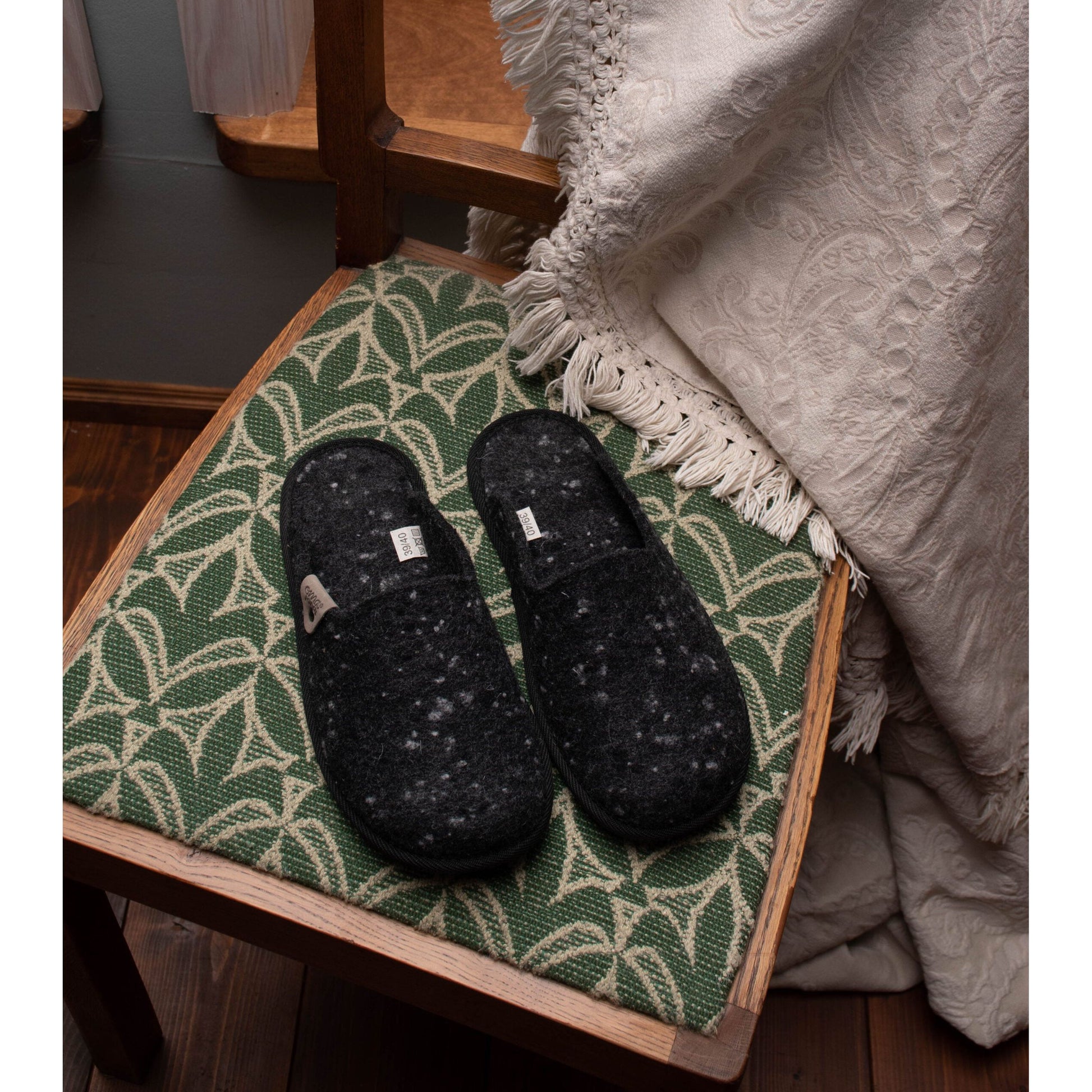 Natural felt slippers Pelsi - Dark grey