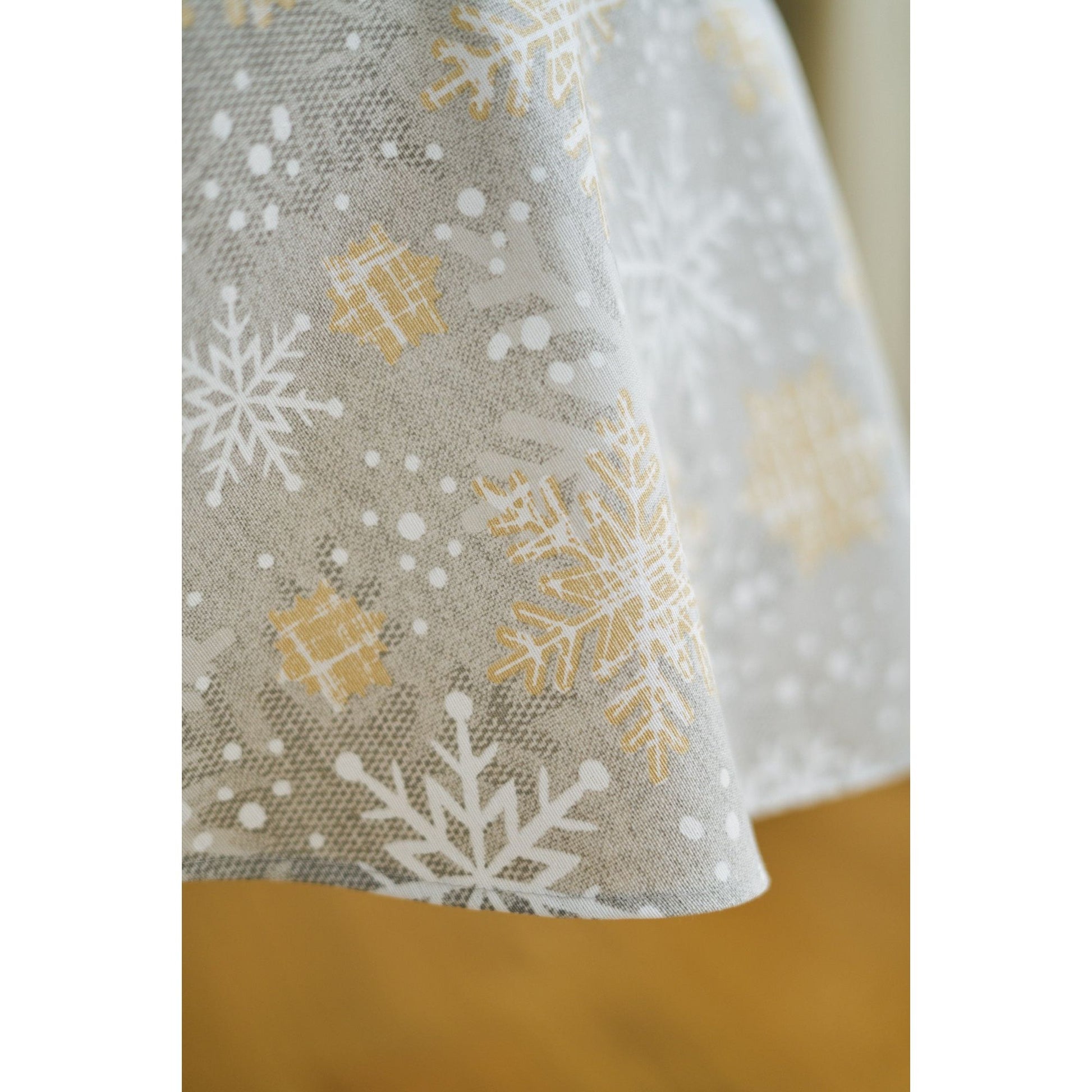 Christmas Motive Snowflakes Round Tablecloth