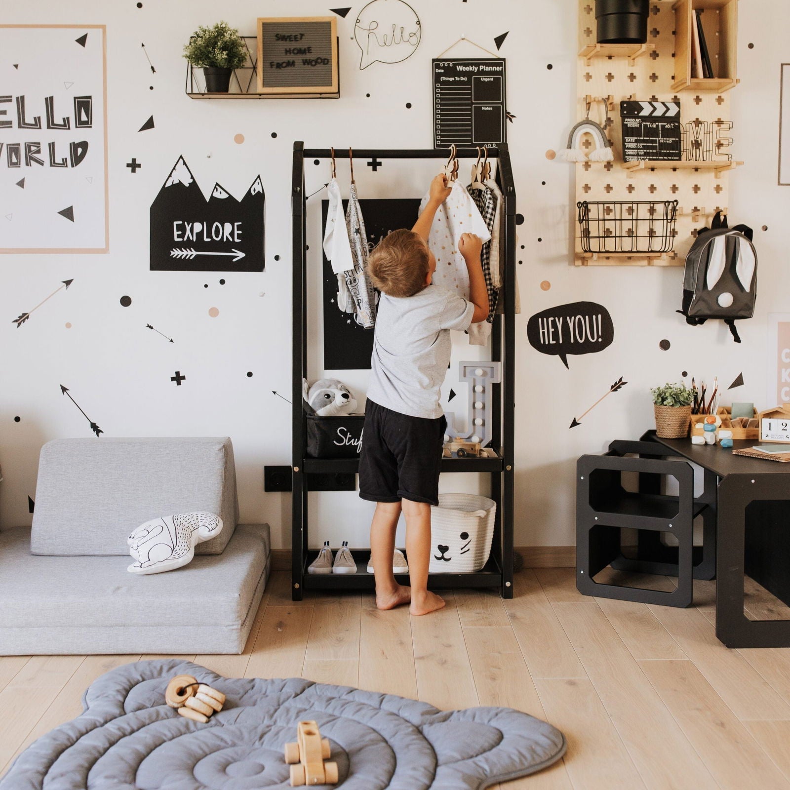 House Shaped Clothing Rack with Storage - Kotikauppa
