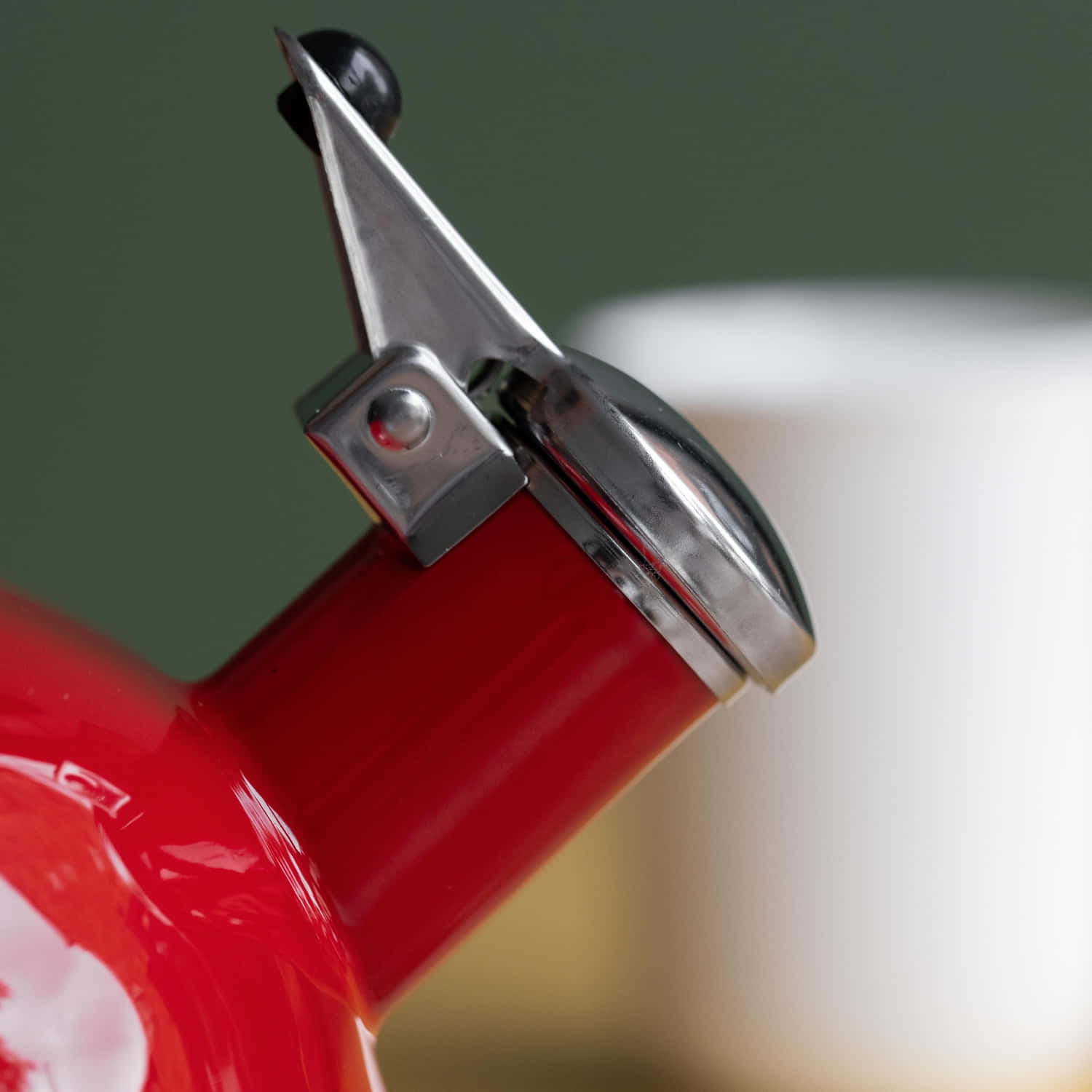La Cafetière Kettle with Whistle - Red, 2 Liters - Kotikauppa