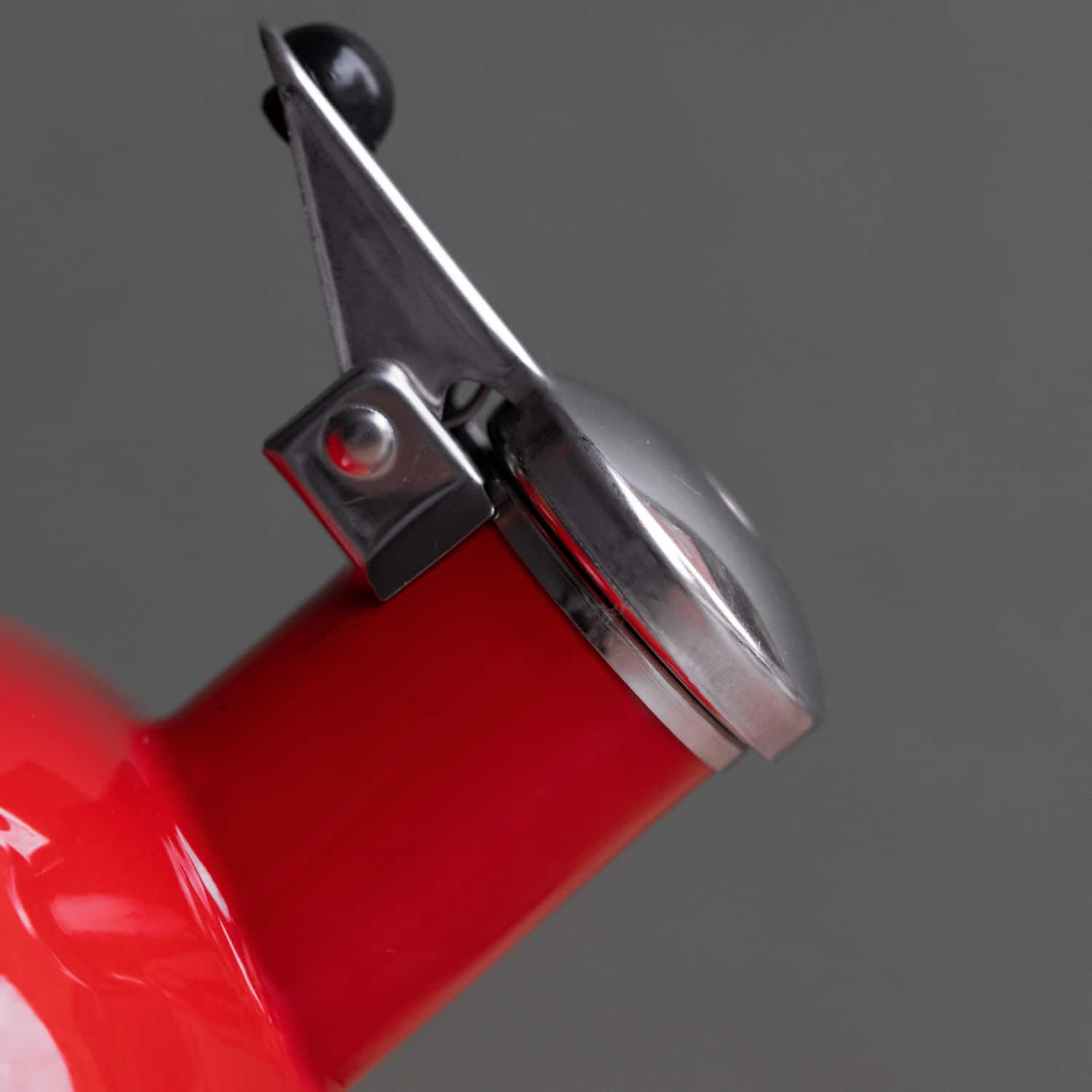 La Cafetière Kettle with Whistle - Red, 2 Liters - Kotikauppa