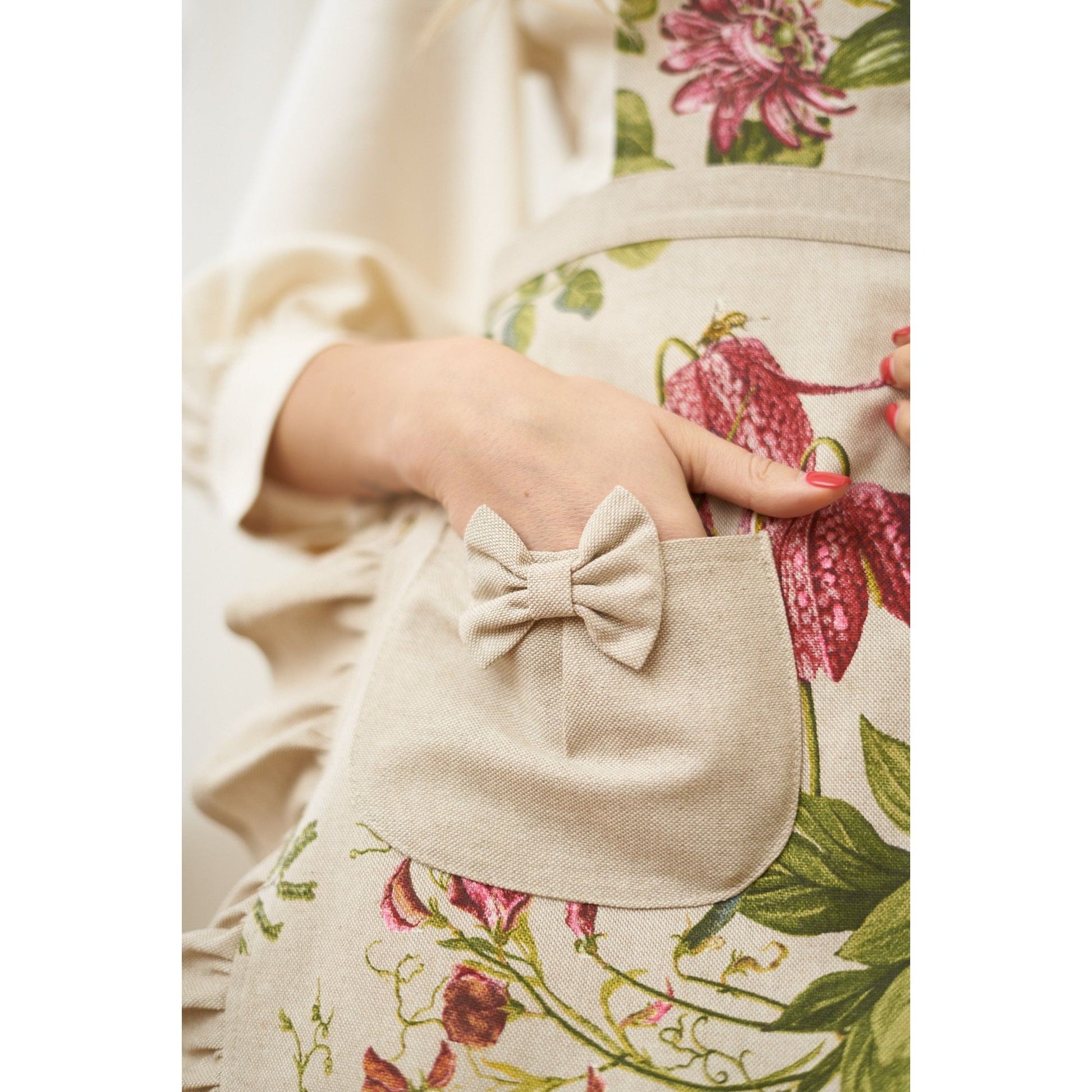 Ladies' Apron with Ruffles and Pocket - Botanico - Kotikauppa