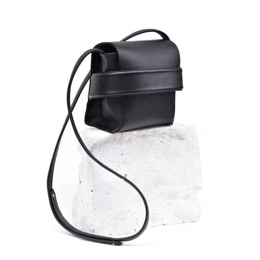 Musta Olkalaukku Luce - Gerda Retter Design