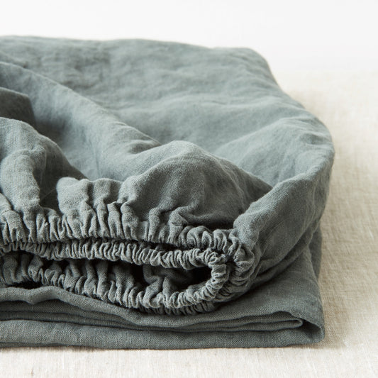 Pellavainen muotoonommeltu aluslakana Forest Green (180x200x30 cm) - Linen Tales