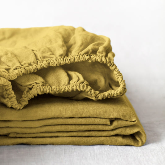 Pellavainen muotoonommeltu aluslakana Lemon Curry (180x200x30 cm) - Linen Tales