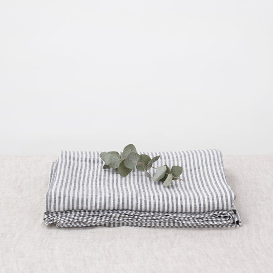 Pellavalakana Kivipesty Thin Black Stripes (200x260 cm) - Linen Tales