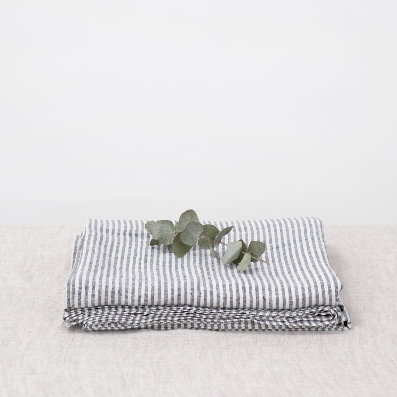 Pellavalakana Kivipesty Thin Black Stripes (245x280 cm) - Linen Tales