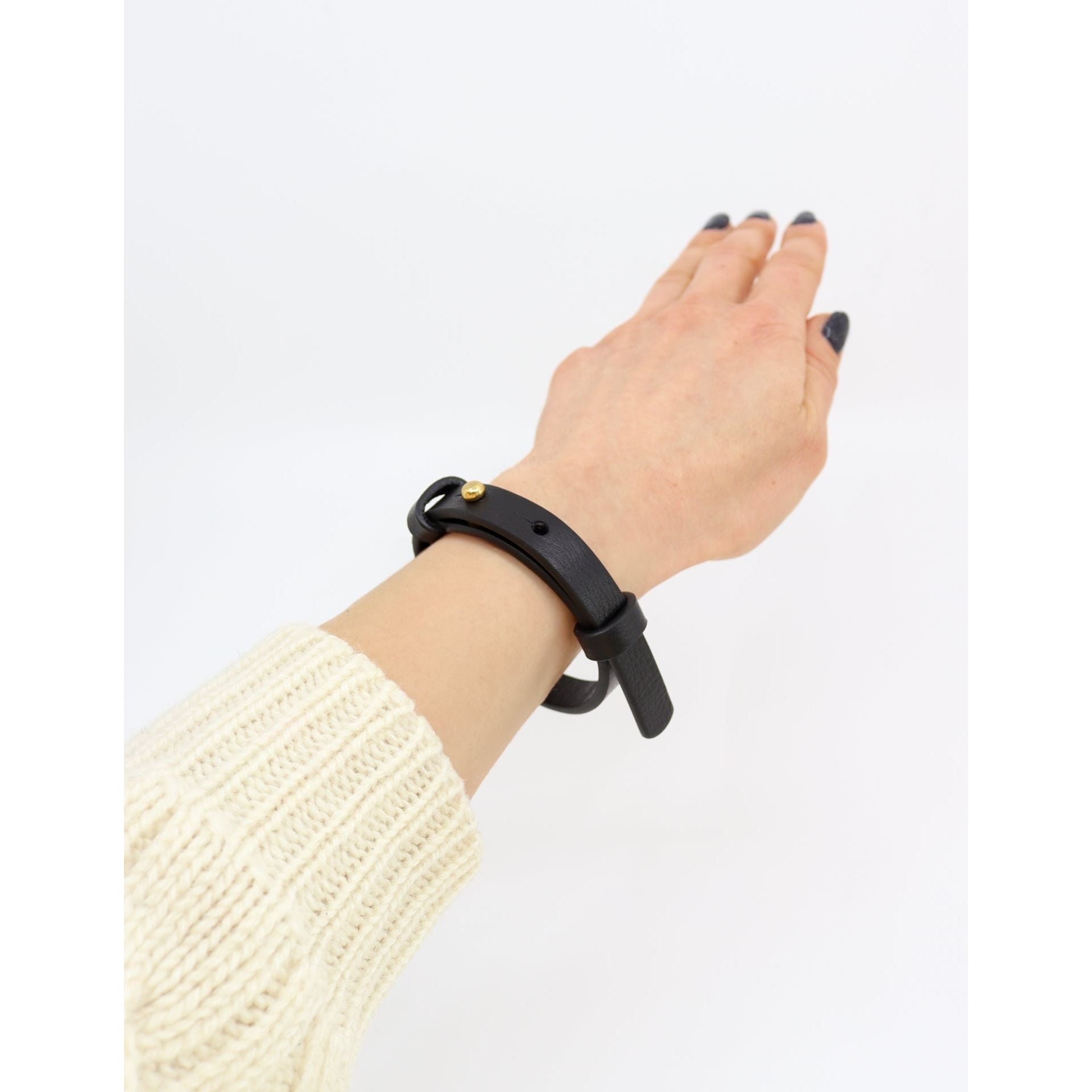 Leather Bracelet With a Brass Fastener in Black