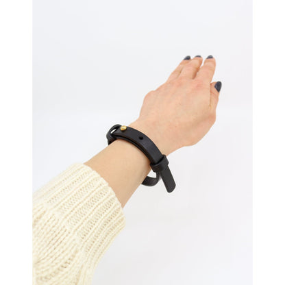 Leather Bracelet With a Brass Fastener in Black