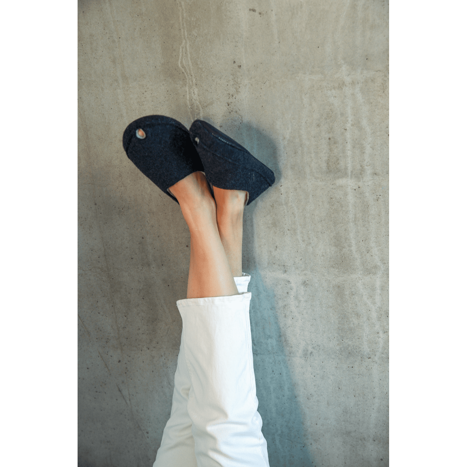 TOKU Budapest Slippers - Dark grey