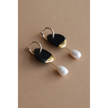 Arp Pearl And Porcelain Earrings - Black