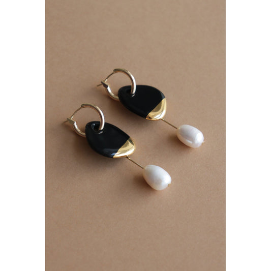 Arp Pearl And Porcelain Earrings - Black