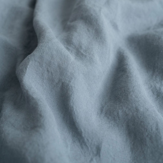 Pellavainen muotoonommeltu aluslakana Blue Fog (180x200x30 cm) - Linen Tales