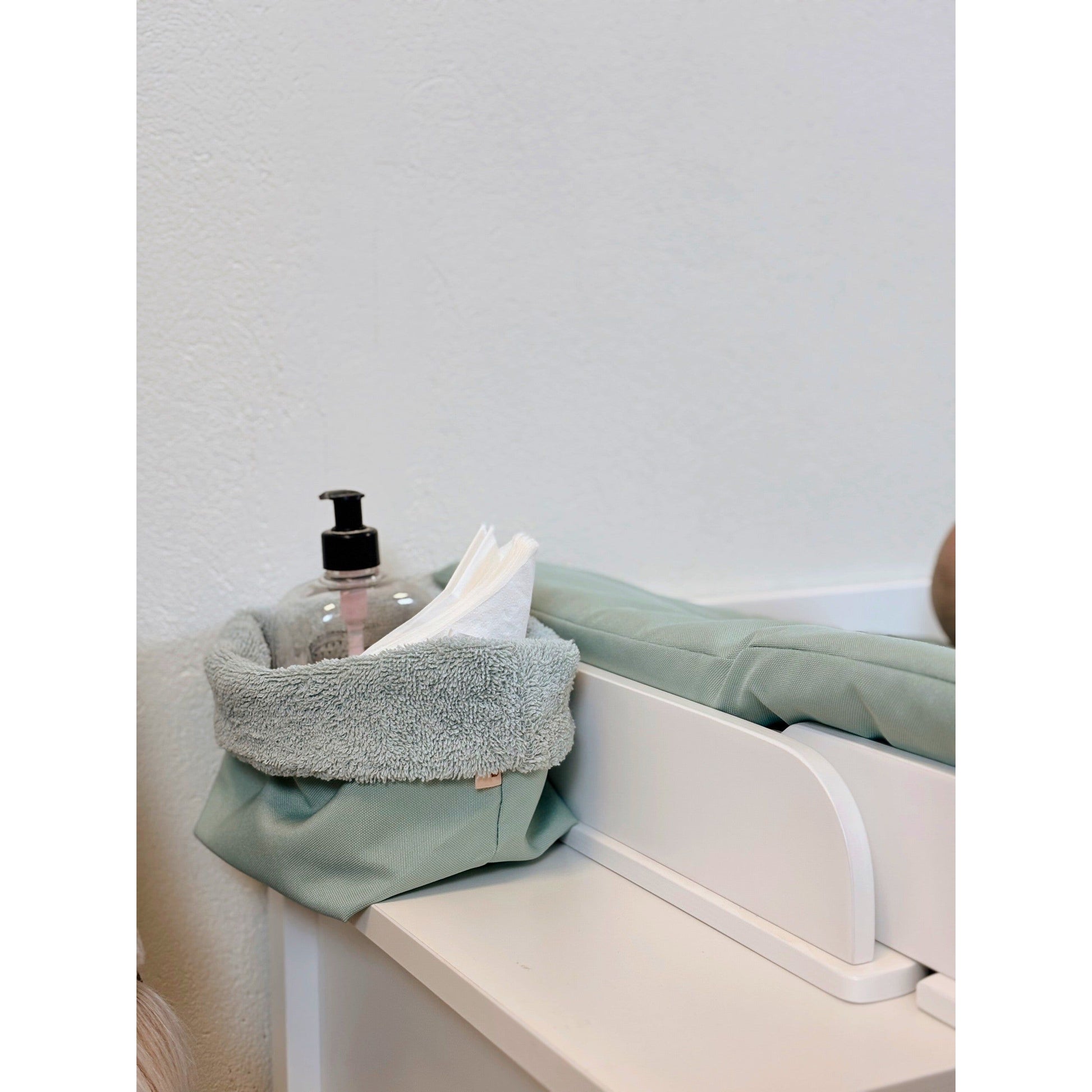Changing Table Storage Basket
