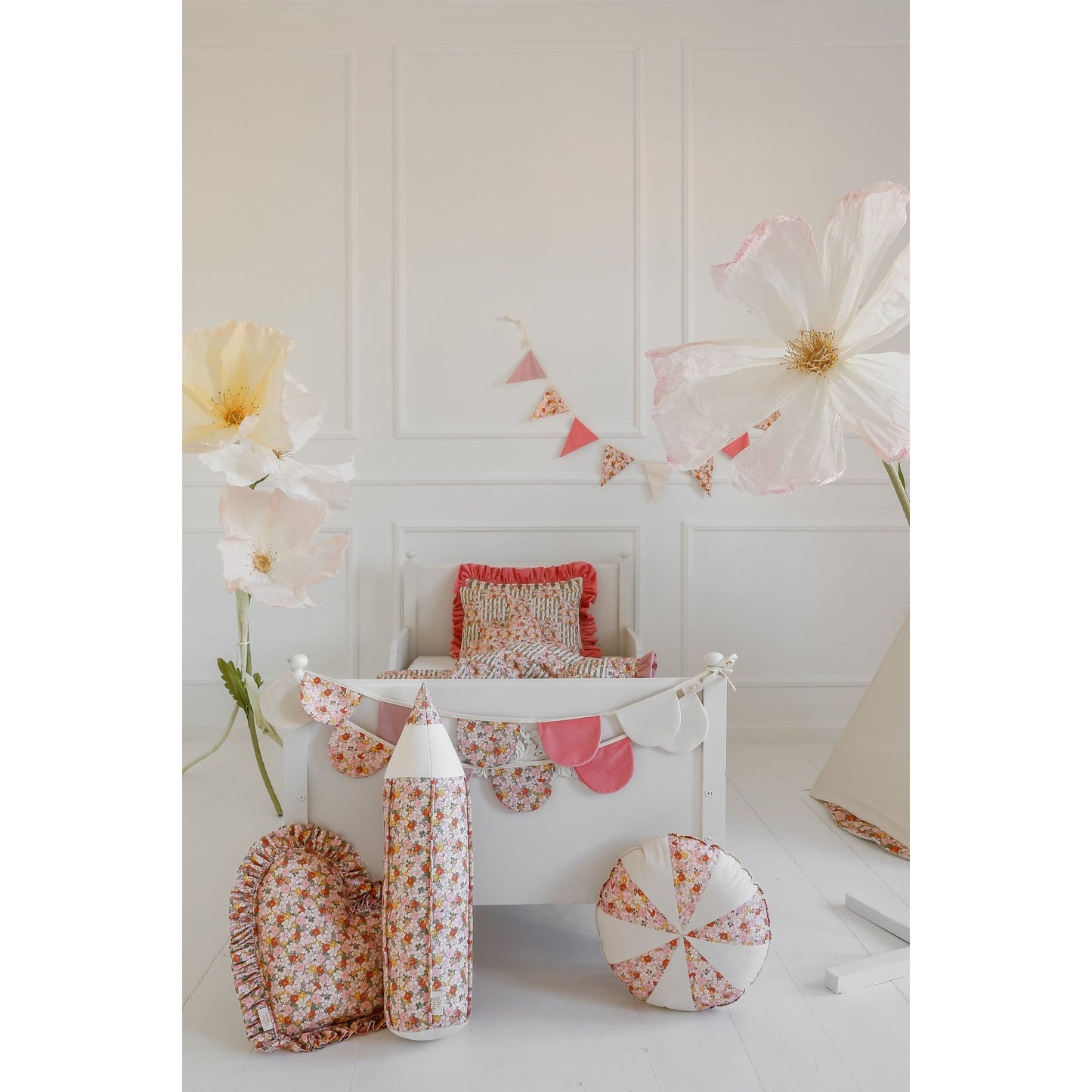 Garland - Birthday In Garden
