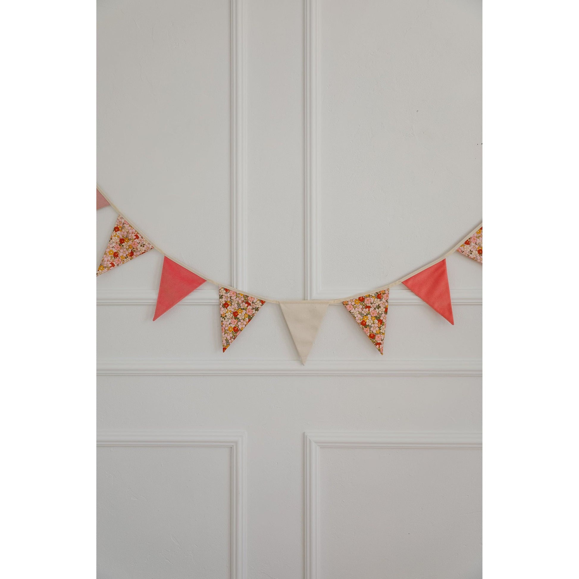 Garland - Birthday In Garden