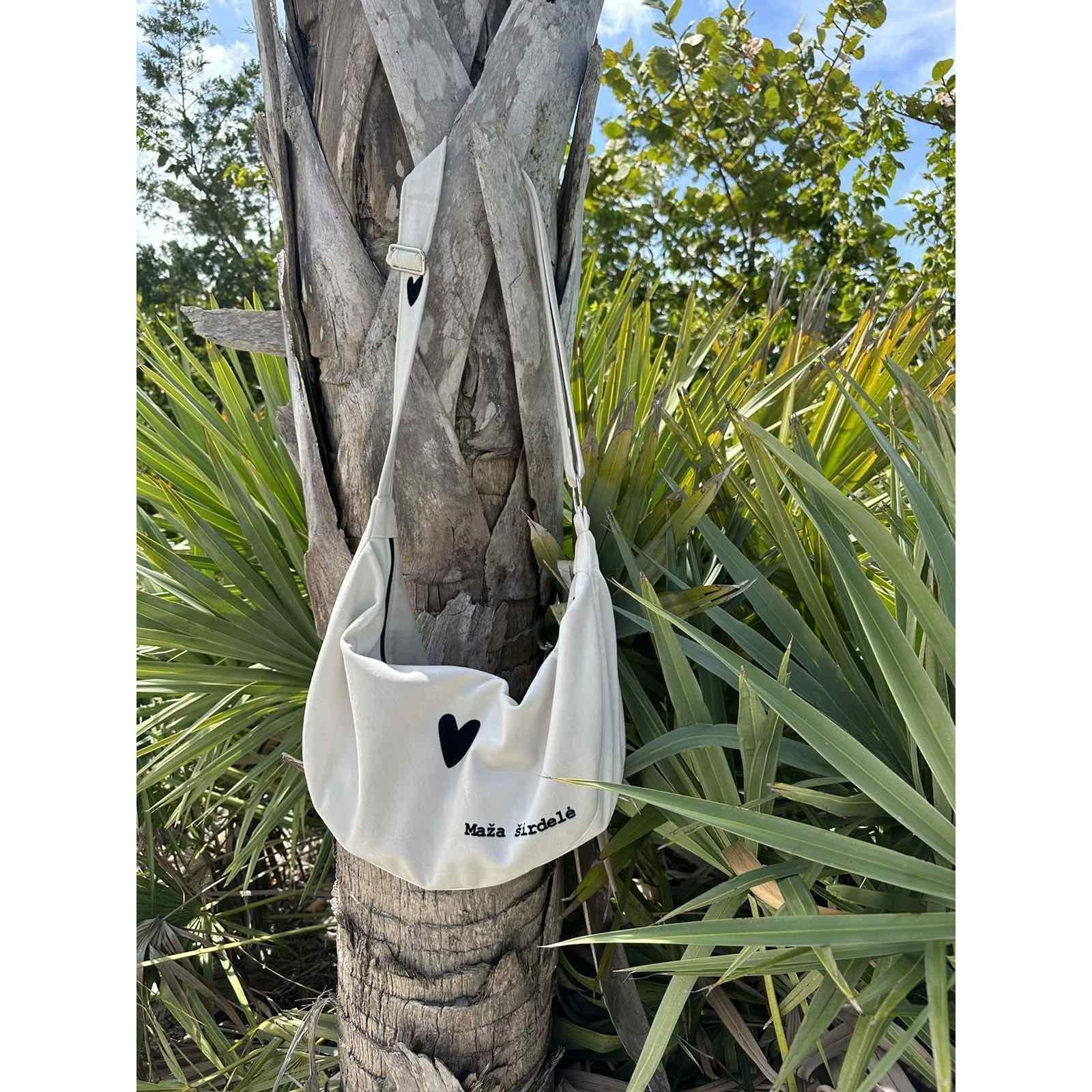 Hobo Bag Heart - White